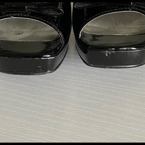 Marc Jacobs Jeannie patent leather heel. - Picture 5 of 5